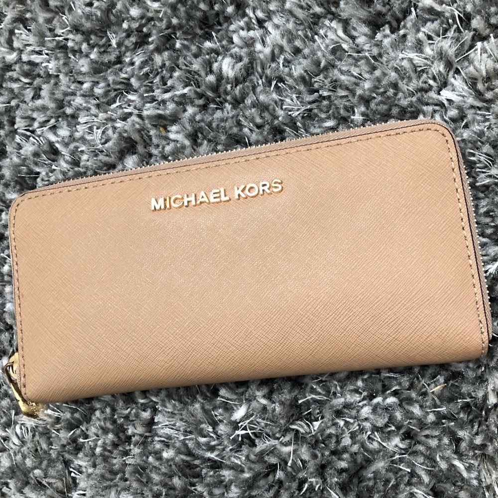 Michael Kors Wallet Excellent Condition!